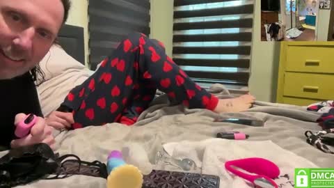 Snapshot of matchingtracksuits chatting on 5, 3, 2025 Jer and Kel online show from 5, 3, 2025