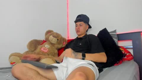 Snapshot of mateo_escobar chatting on 21, 10, 2025 mateo_escobar online show from 21, 10, 2025