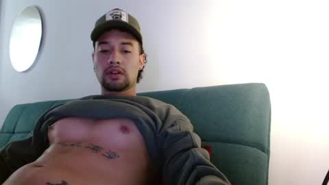 Snapshot of mathew444 chatting on 21, 4, 2026 STRURIBE ON INSTAGRAM online show from 21, 4, 2026