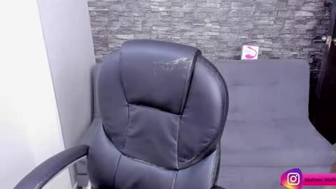 Mathew Independent model online show from 10, 9, 2025