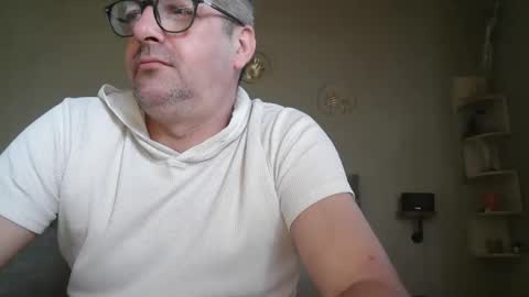 Snapshot of matrike1 chatting on 18, 4, 2026 matrike1 online show from 18, 4, 2026