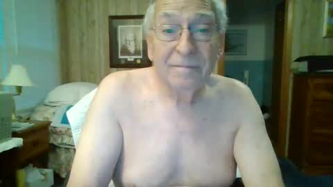 Snapshot of maturecouple1954 chatting on 20, 12, 2025 SXECPL55 at G mail Dot Com online show from 20, 12, 2025