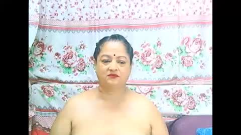 Snapshot of matureindian654u chatting on 15, 4, 2026 matureindian654u online show from 15, 4, 2026