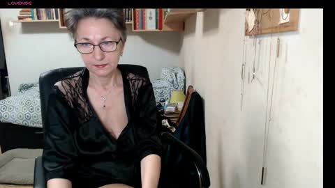 maturekate online show from 12, 9, 2025