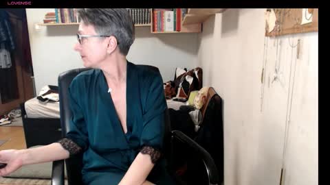 maturekate online show from 1, 10, 2025