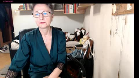 maturekate online show from 2, 10, 2025