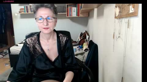 maturekate online show from 5, 10, 2025