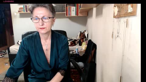 maturekate online show from 7, 10, 2025