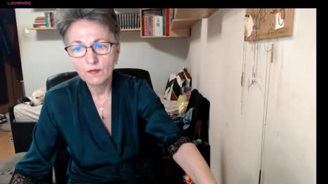 maturekate online show from 9, 10, 2025