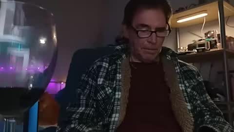 Snapshot of maturewisdom61 chatting on 18, 12, 2025 maturewisdom61 online show from 18, 12, 2025