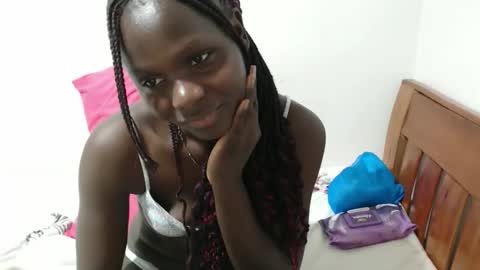 Snapshot of maui_001 chatting on 23, 11, 2025 moh online show from 23, 11, 2025