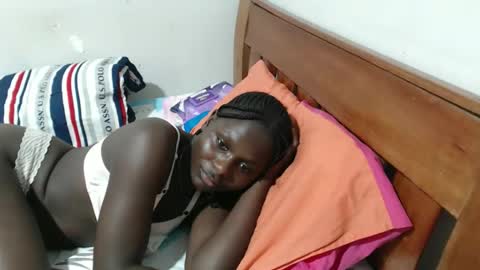 Snapshot of maui_001 chatting on 24, 11, 2025 moh online show from 24, 11, 2025