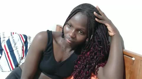 Snapshot of maui_001 chatting on 28, 11, 2025 moh online show from 28, 11, 2025