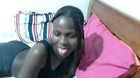 Snapshot of maui_001 chatting on 28, 11, 2025 moh online show from 28, 11, 2025