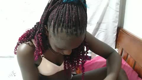 Snapshot of maui_001 chatting on 4, 12, 2025 moh online show from 4, 12, 2025