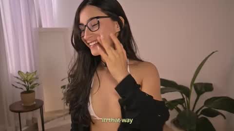 Maria Victoria Schedule 2pm until 9pm GMT-5 online show from 5, 10, 2025