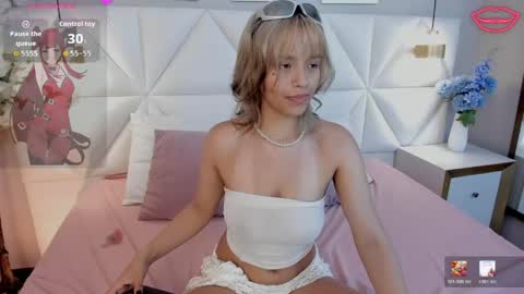 Snapshot of mavis_luxury chatting on 6, 5, 2026 mavis_luxury online show from 6, 5, 2026