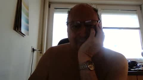 Snapshot of maw2001 chatting on 3, 11, 2025 maw2001 online show from 3, 11, 2025