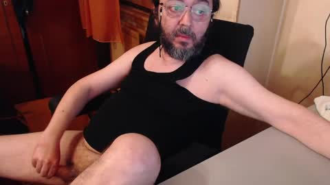 Snapshot of max818k chatting on 5, 5, 2026 Max online show from 5, 5, 2026