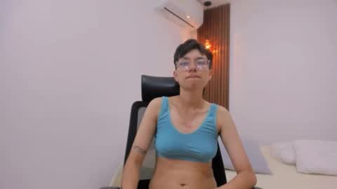 Snapshot of max_blaze1 chatting on 18, 12, 2025 Max online show from 18, 12, 2025