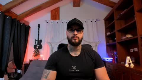 Snapshot of max_dic1 chatting on 4, 12, 2025 max D. online show from 4, 12, 2025