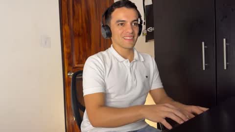 Max Lancaster online show from 7, 12, 2024