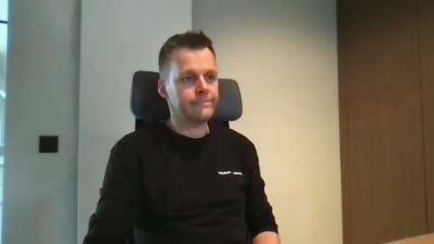 Snapshot of max_straight_1 chatting on 31, 12, 2024 Max take off clothes online show from 31, 12, 2024