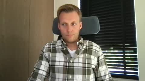 Snapshot of max_straight_1 chatting on 29, 9, 2025 Max take off clothes online show from 29, 9, 2025