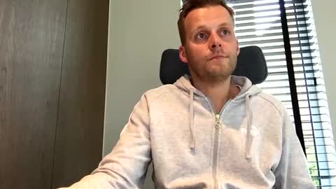 Snapshot of max_straight_1 chatting on 3, 11, 2025 Max take off clothes online show from 3, 11, 2025