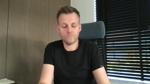 Snapshot of max_straight_1 chatting on 6, 11, 2025 Max take off clothes online show from 6, 11, 2025