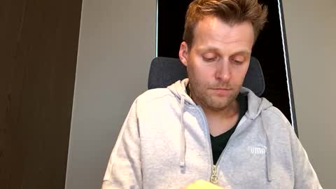 Snapshot of max_straight_1 chatting on 4, 12, 2025 Max take off clothes online show from 4, 12, 2025