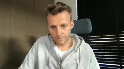 Snapshot of max_straight_1 chatting on 15, 12, 2025 Max take off clothes online show from 15, 12, 2025