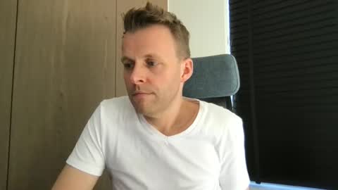 Snapshot of max_straight_1 chatting on 9, 3, 2026 Max take off clothes online show from 9, 3, 2026