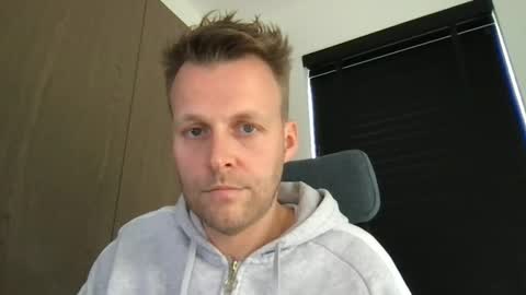 Snapshot of max_straight_1 chatting on 27, 3, 2026 Max take off clothes online show from 27, 3, 2026