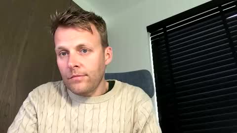 Snapshot of max_straight_1 chatting on 21, 4, 2026 Max take off clothes online show from 21, 4, 2026