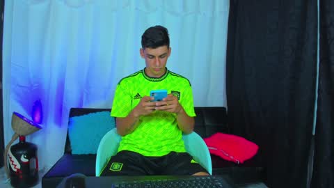 Snapshot of max_wild01 chatting on 27, 1, 2025 MAX online show from 27, 1, 2025