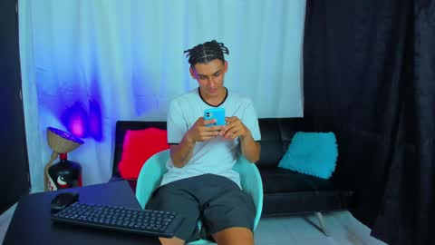 Snapshot of max_wild01 chatting on 12, 3, 2025 MAX online show from 12, 3, 2025