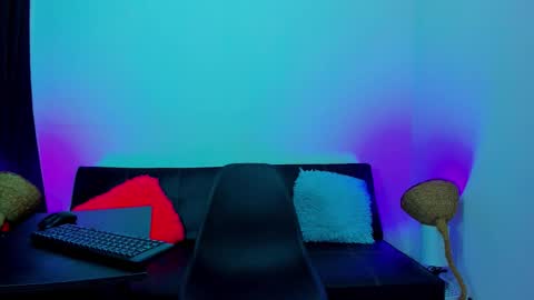 Snapshot of max_wild01 chatting on 18, 10, 2025 MAX online show from 18, 10, 2025
