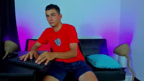 Snapshot of max_wild01 chatting on 6, 11, 2025 MAX online show from 6, 11, 2025