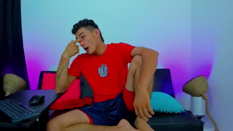 Snapshot of max_wild01 chatting on 7, 11, 2025 MAX online show from 7, 11, 2025