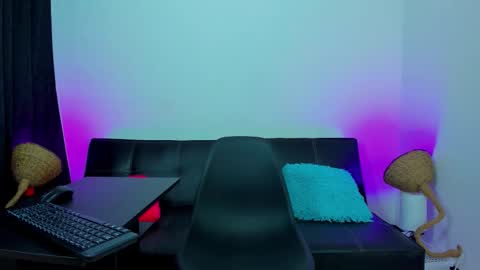 Snapshot of max_wild01 chatting on 9, 11, 2025 MAX online show from 9, 11, 2025