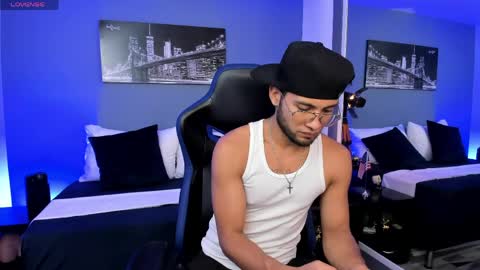 Snapshot of maxconor1 chatting on 27, 4, 2026 Max Conor online show from 27, 4, 2026