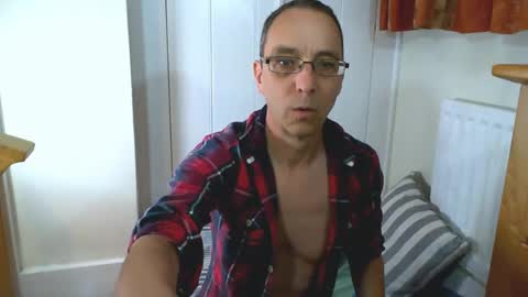 Max Davies online show from 7, 6, 2026