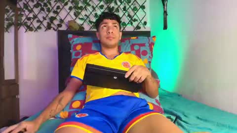 maxi_and_evan online show from 25, 6, 2026