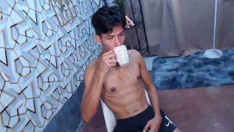 Snapshot of maxiebunny99 chatting on 13, 2, 2025 Reyn online show from 13, 2, 2025