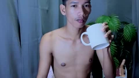 Snapshot of maxiebunny99 chatting on 5, 10, 2025 Reyn online show from 5, 10, 2025