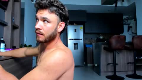 Snapshot of maximo_and_marcelo chatting on 27, 10, 2025 maximo_and_marcelo online show from 27, 10, 2025