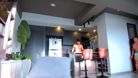 Snapshot of maximo_and_marcelo chatting on 4, 12, 2025 maximo_and_marcelo online show from 4, 12, 2025