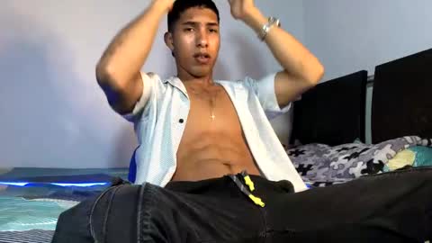 Snapshot of maximo_vega_new chatting on 11, 3, 2025 Maximo Aron Vega online show from 11, 3, 2025