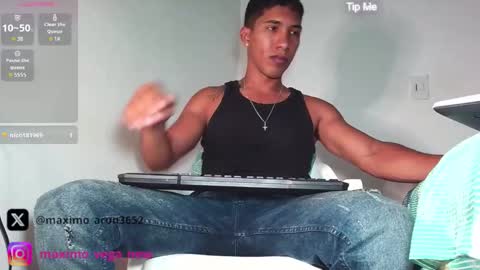 Snapshot of maximo_vega_new chatting on 13, 10, 2025 Maximo Aron Vega online show from 13, 10, 2025